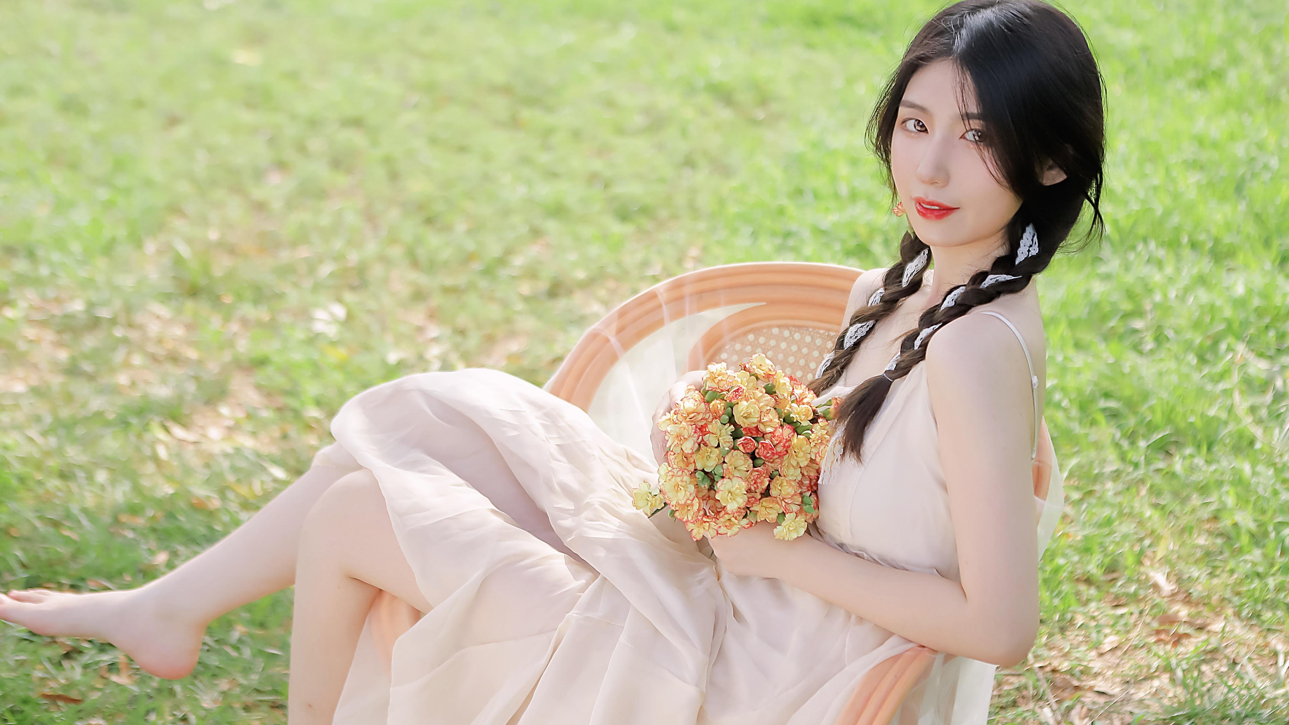 王毅会见塔吉克斯坦外长穆赫里丁